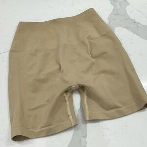 Alphalete Amplify Shorts Linen Shorts-Small